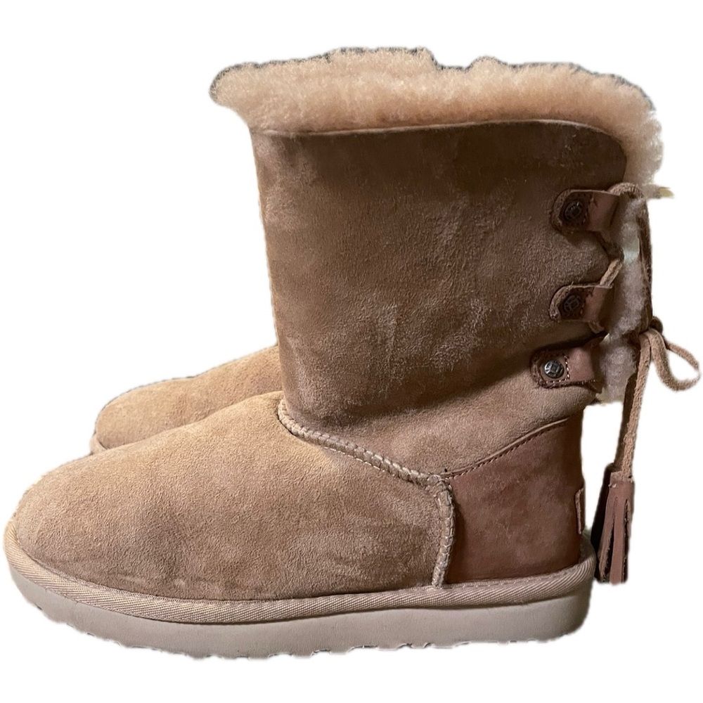 Like new without box Ugg Kristabelle short boot with ties in back.